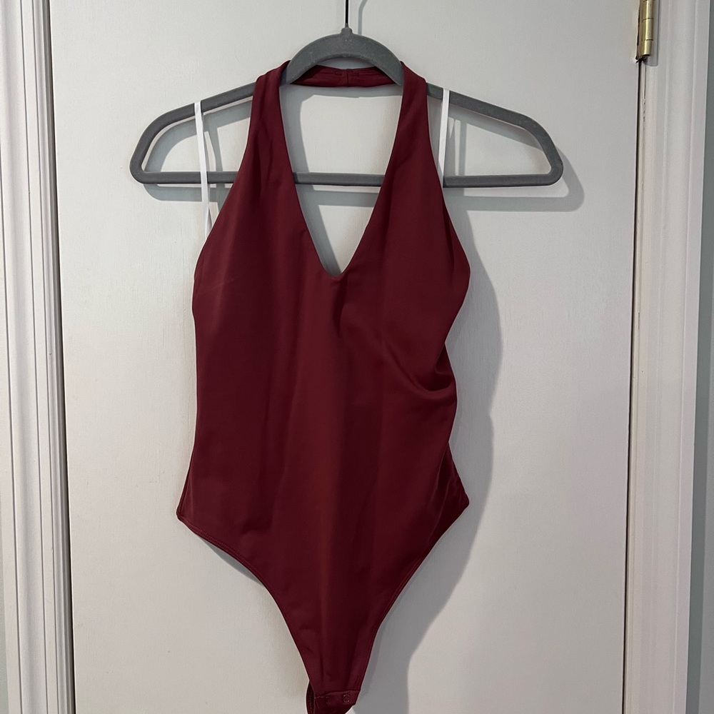 EUC Aritzia Babaton Countour halter bodysuit Sundried Red Size M
